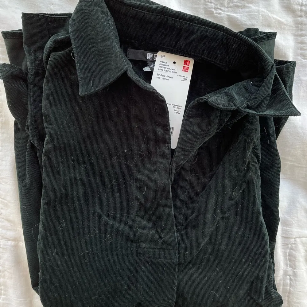 NWT: Dark Green Corduroy Uniqlo blouse - Image 4