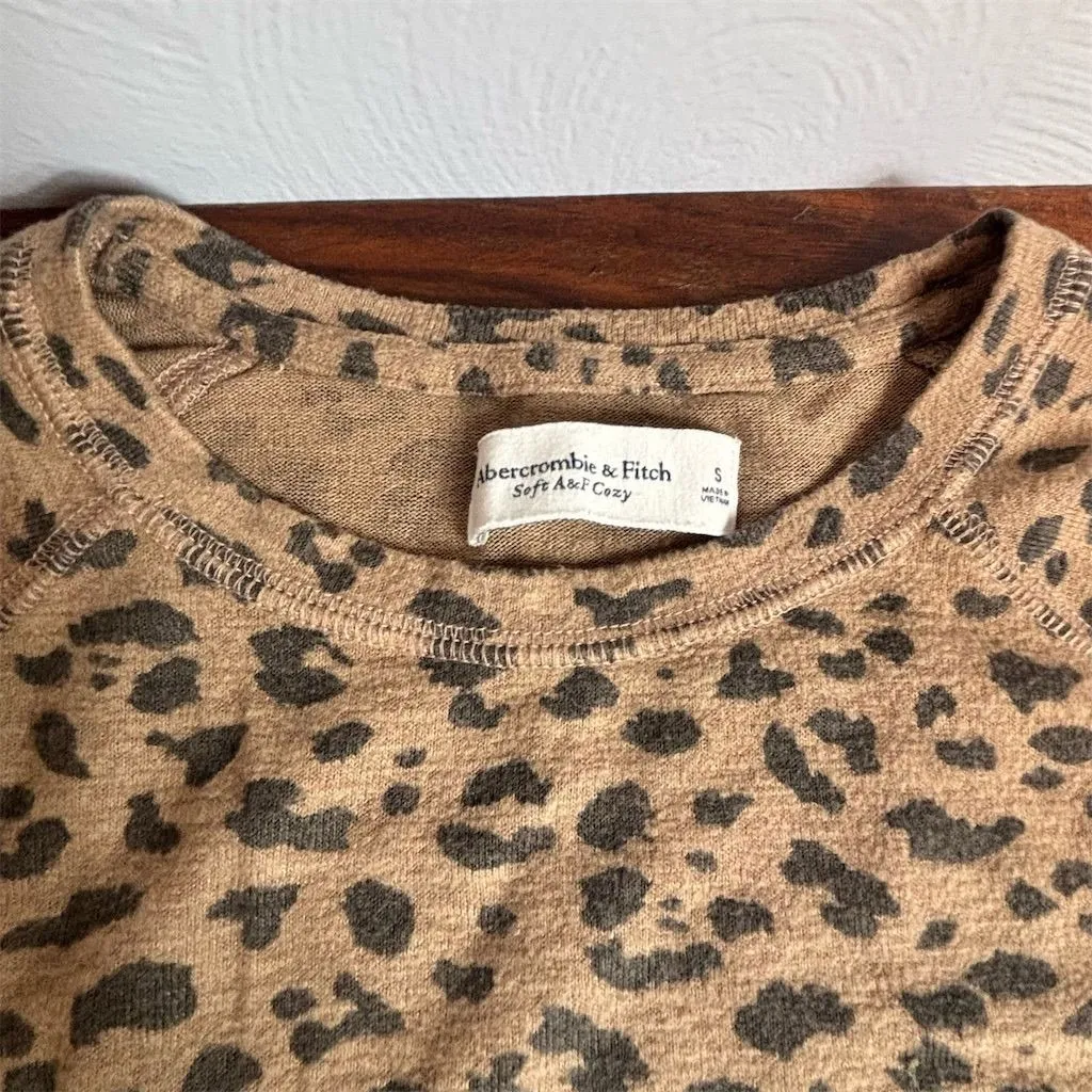 Abercrombie & Fitch Women's Brown Animal Print Long Sleeve Top S - Image 3