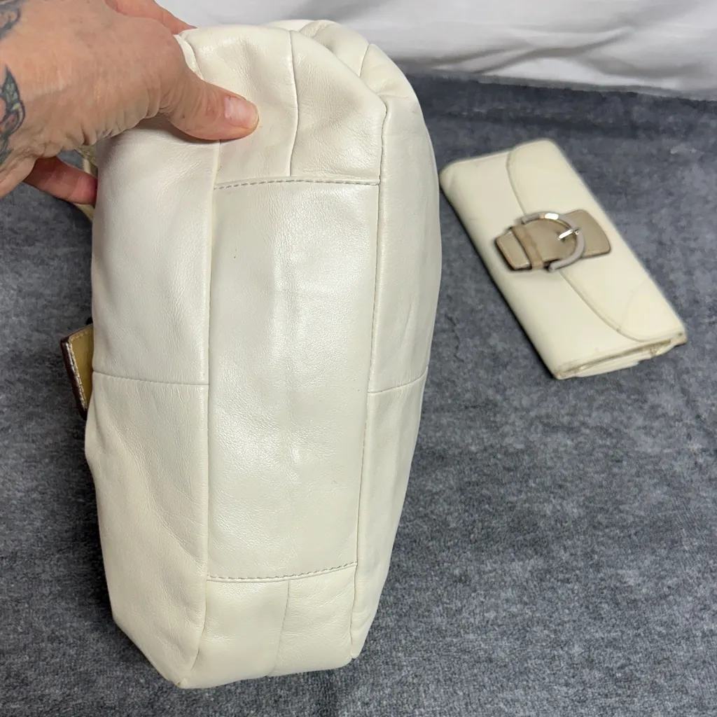 Coach F17219 Soho Lynn Ivory White & Gold Leather Hobo Shoulder Bag and wallet - Image 4