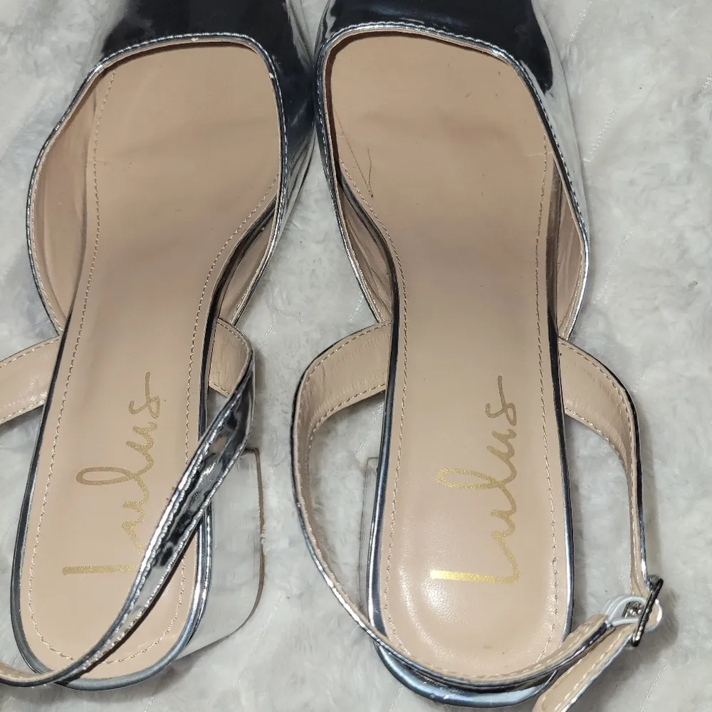 Lulus Size 8 Chic Silver Block Heel Slingbacks - Image 4