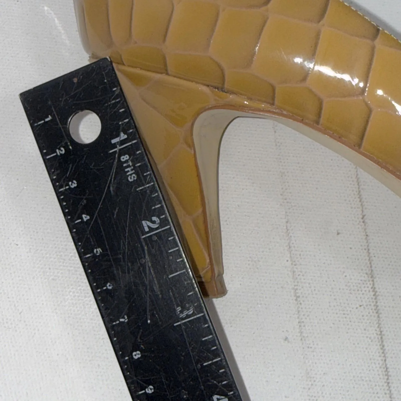 BCBG Girls Tan Old Money Timeless Classic Leather Snake Skin Pumps Heels Size 7 - Image 7