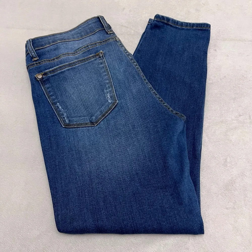 Jeans Distressed  Mid Rise Relaxed Fit Women’s Size 15/32 Stretch Blue - Image 4