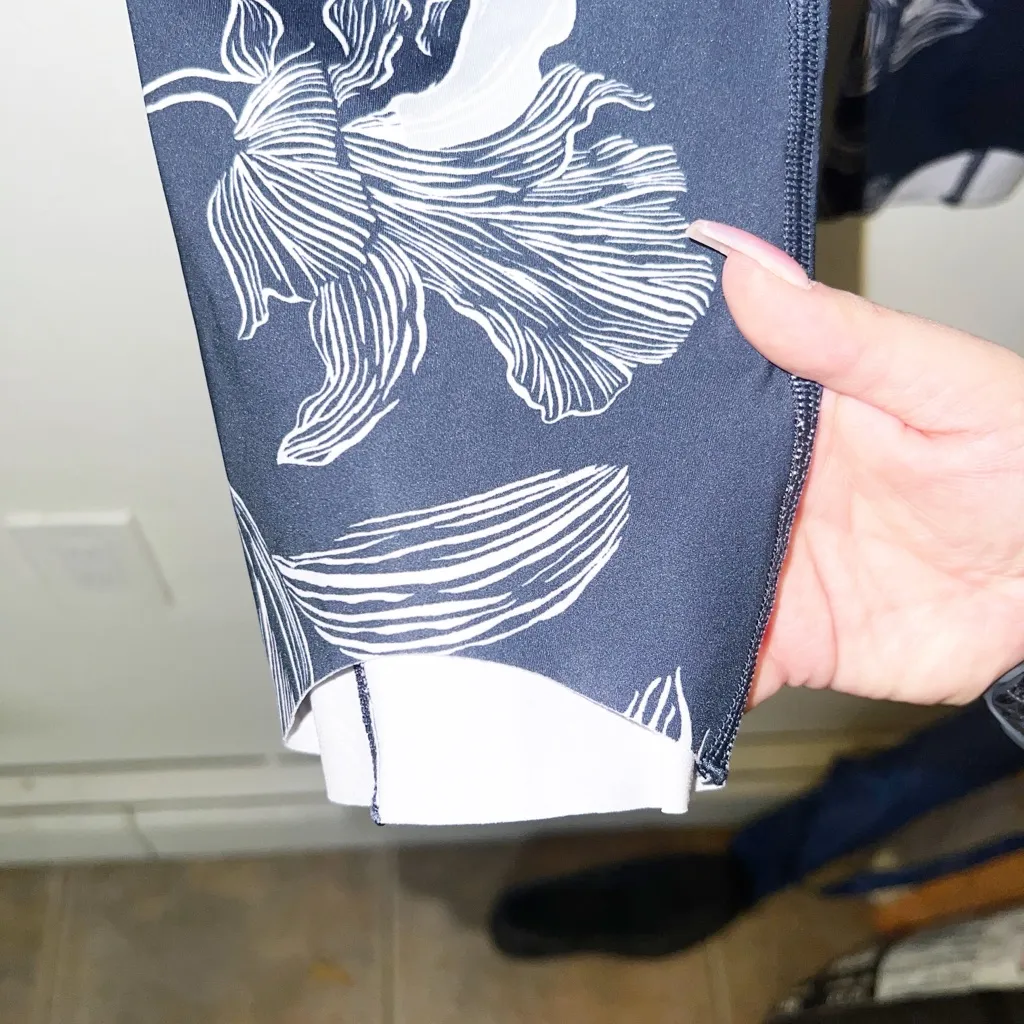 Althea floral navy blue and white sonic capri women’s high rise leggings - Image 7