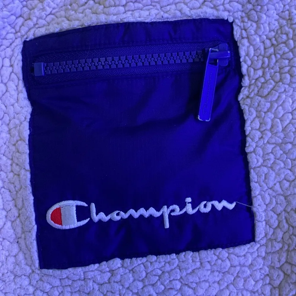 WOMEN'S CHAMPION SHERPA CREAM SHORTS Small - Image 3