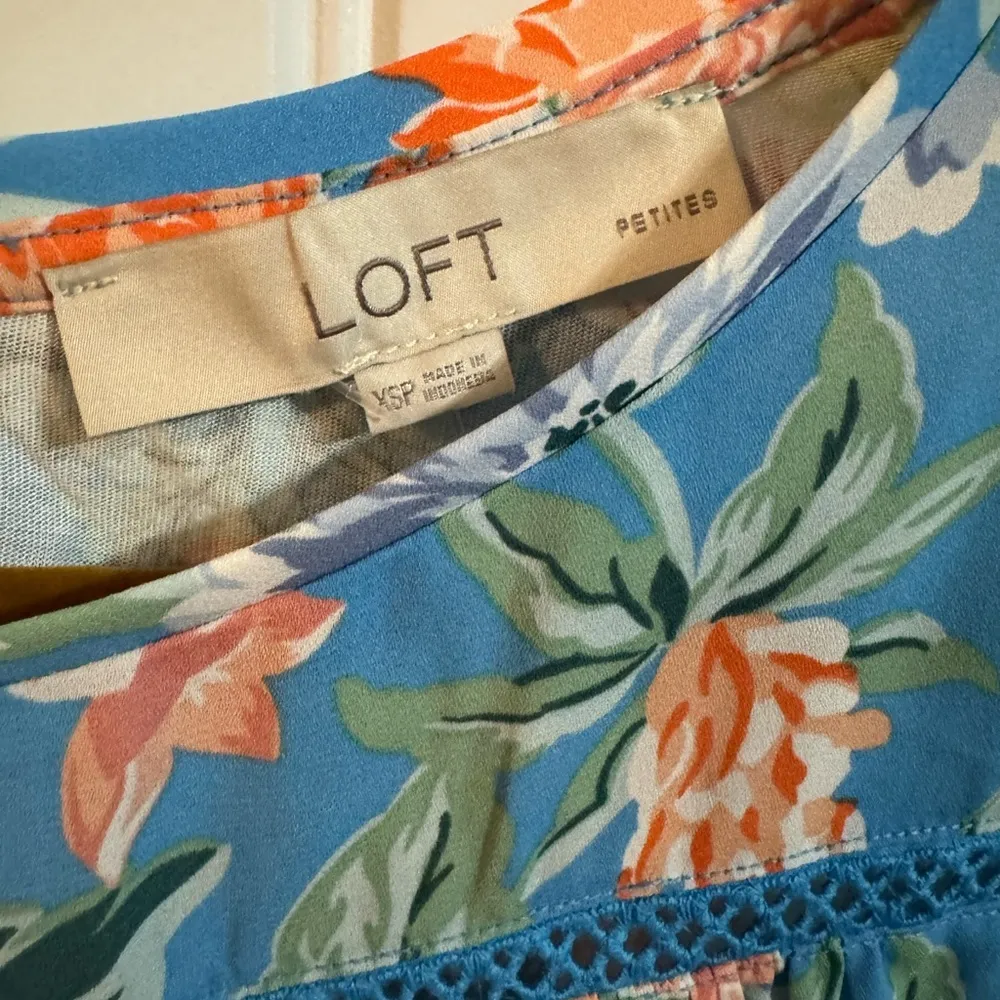 LOFT Blue Multicolor Floral Cap Sleeve Blouse - Image 3