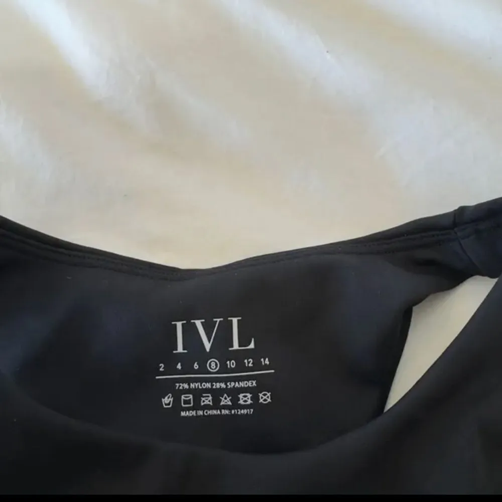 IVL Collective | Revolve | Curve Sports Bra in Jet Black & Brilliant White Size M - Image 4