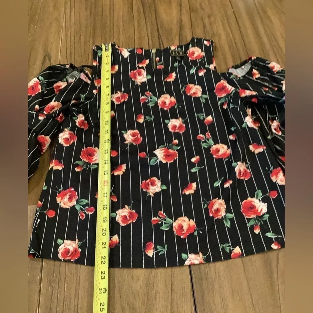 OLM black White Red Floral Cold Shoulder Cotton Blouse ShiRT Puff Sleeve Large - Image 6