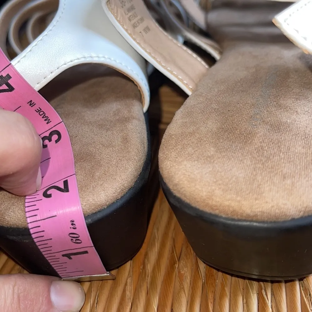Comfort-view White Sandals Size 7 Wide Width - Image 10