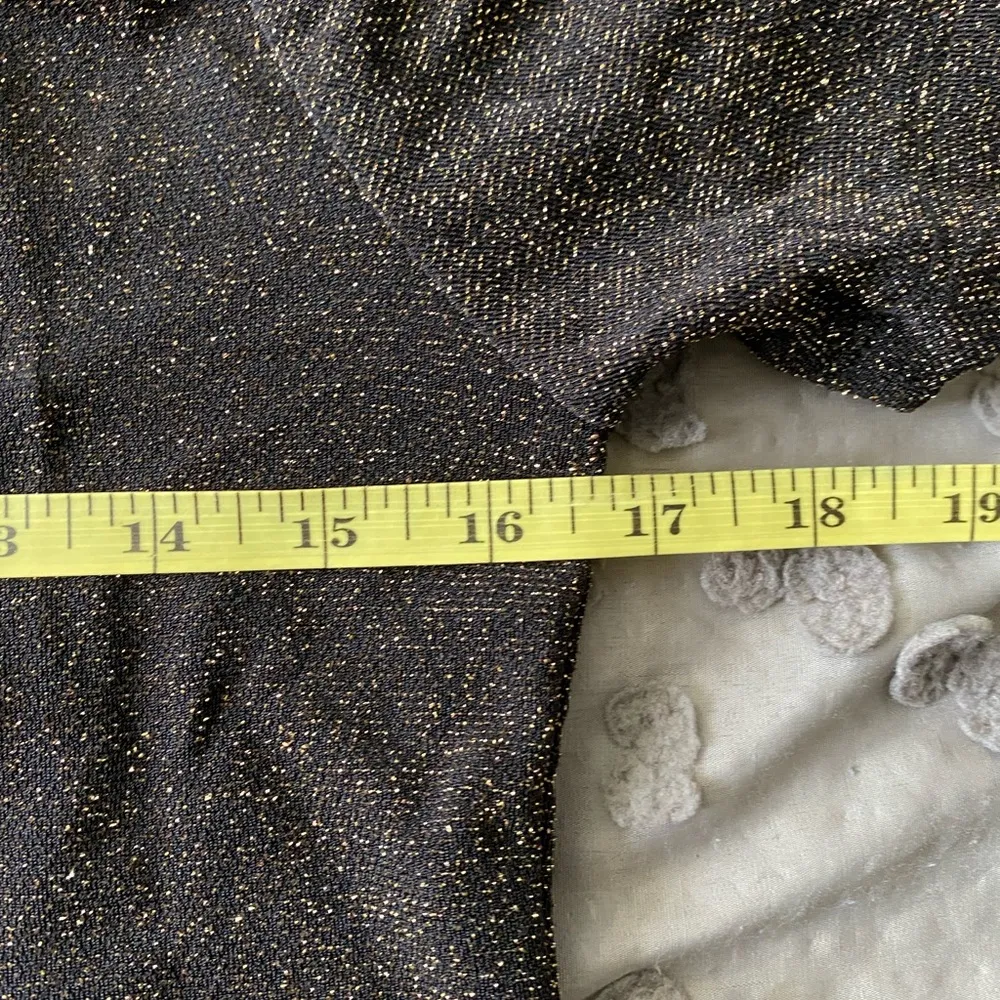 Impressions Black with Gold Specks Top Size Small - Image 4