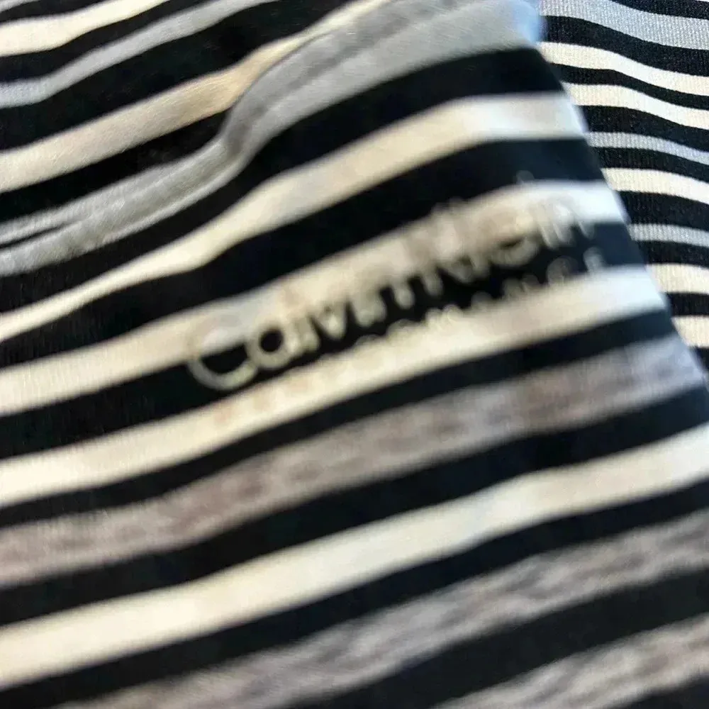 Calvin Klein large athletic leggings - Image 2