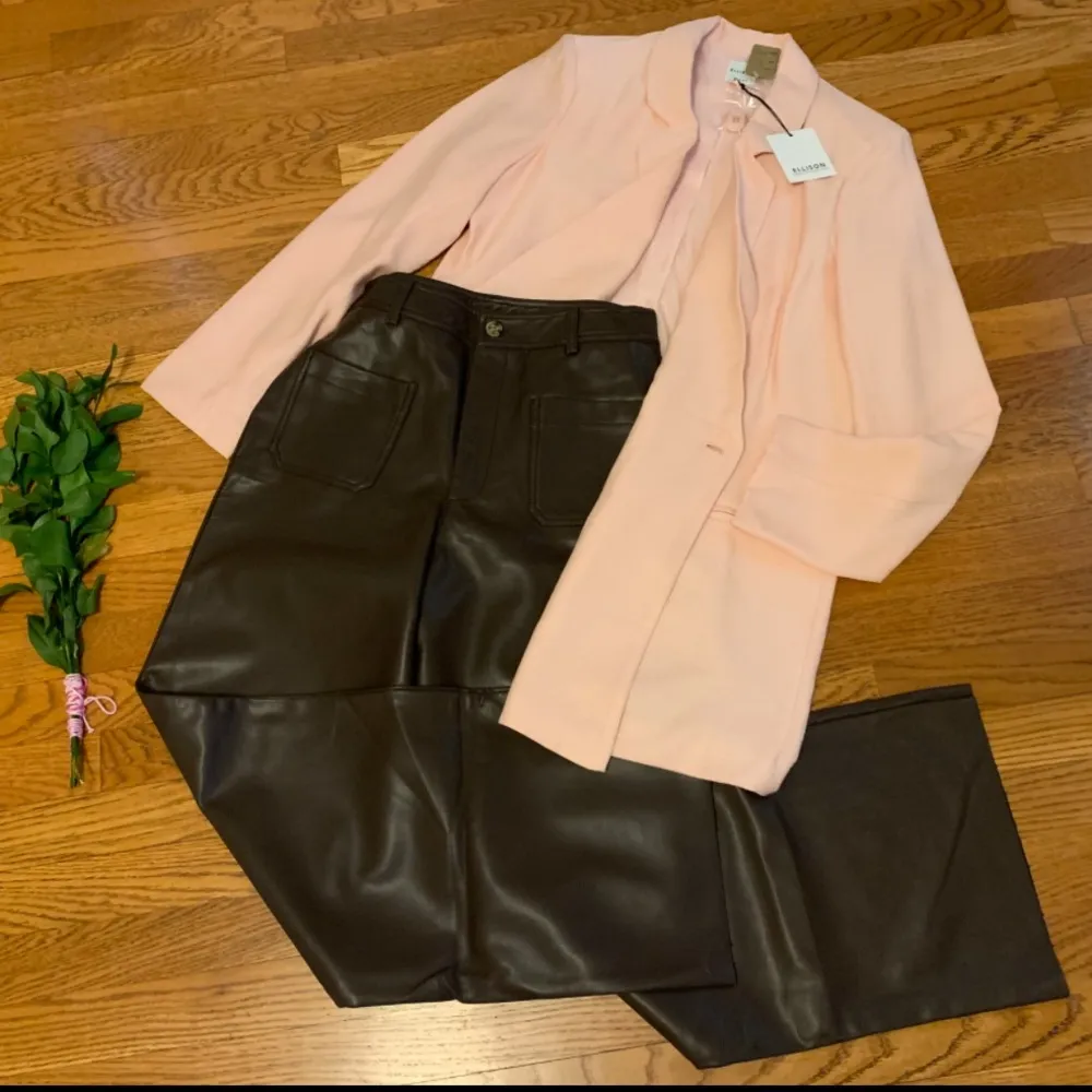 NWT Faux leather High waist wide leg  pants Dark brown size M - Image 6