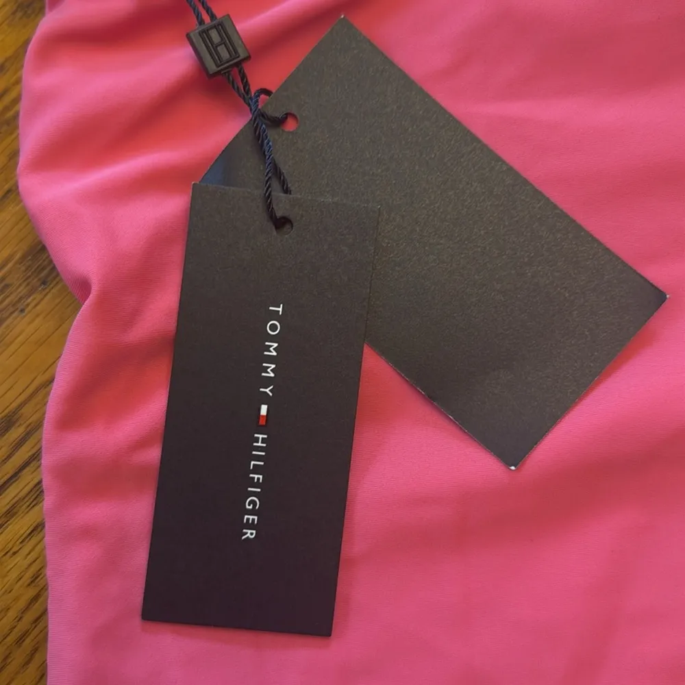 Tommy Hilfiger Women's One Piece Keyhole Ring Detail Swimsuit nwt size 18 - Image 9