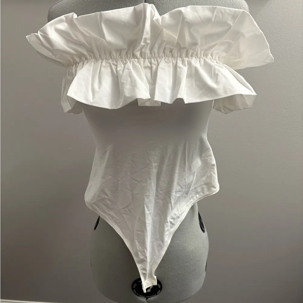 NWT Le Lis White RUFFLE DETAIL TUBE Bodysuit, Small - Image 3