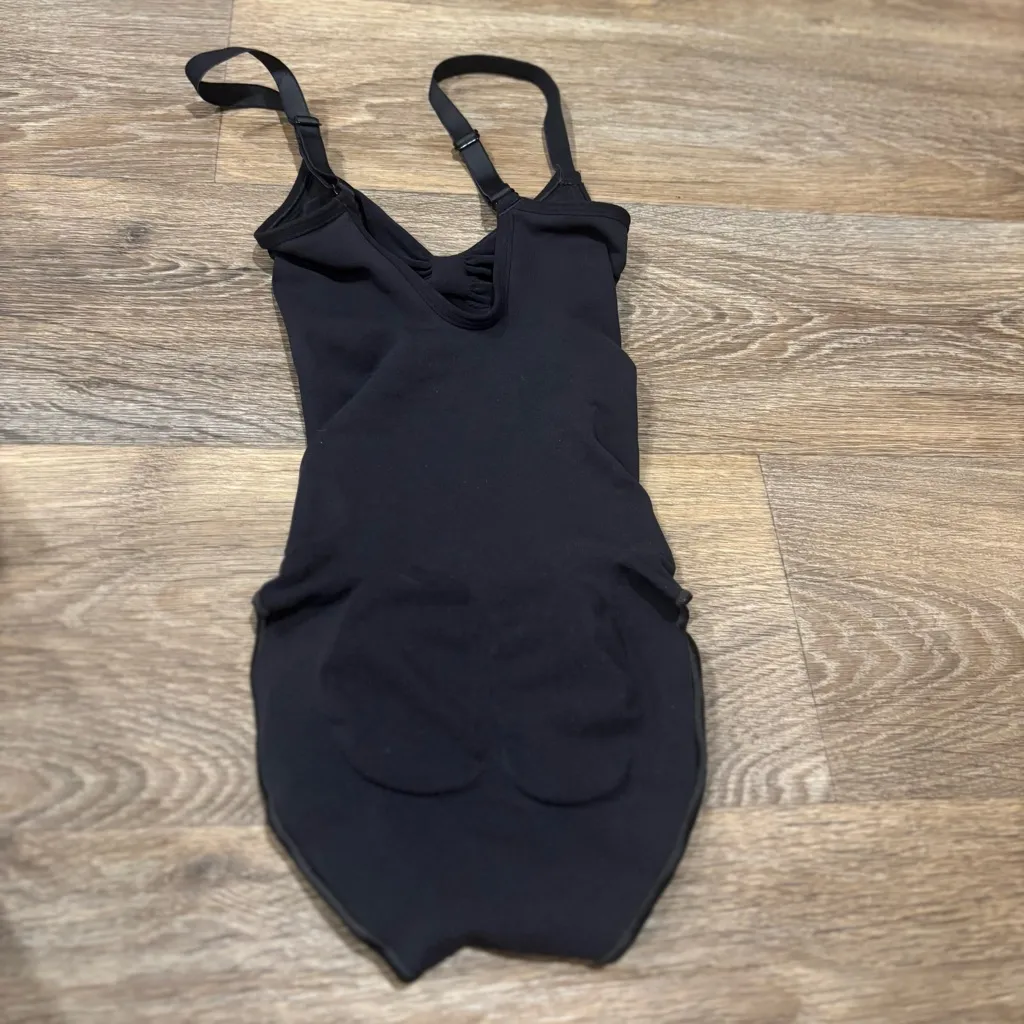 NWOT SKIMS Seamless Sculpt Brief Bodysuit Onyx Black XS Shapewear - Image 3