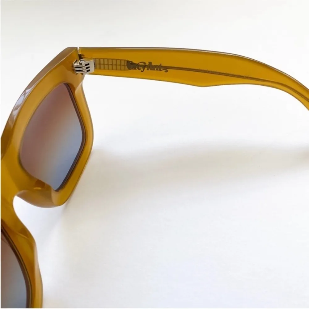 Grey Ant status sunglasses Gold - Image 6