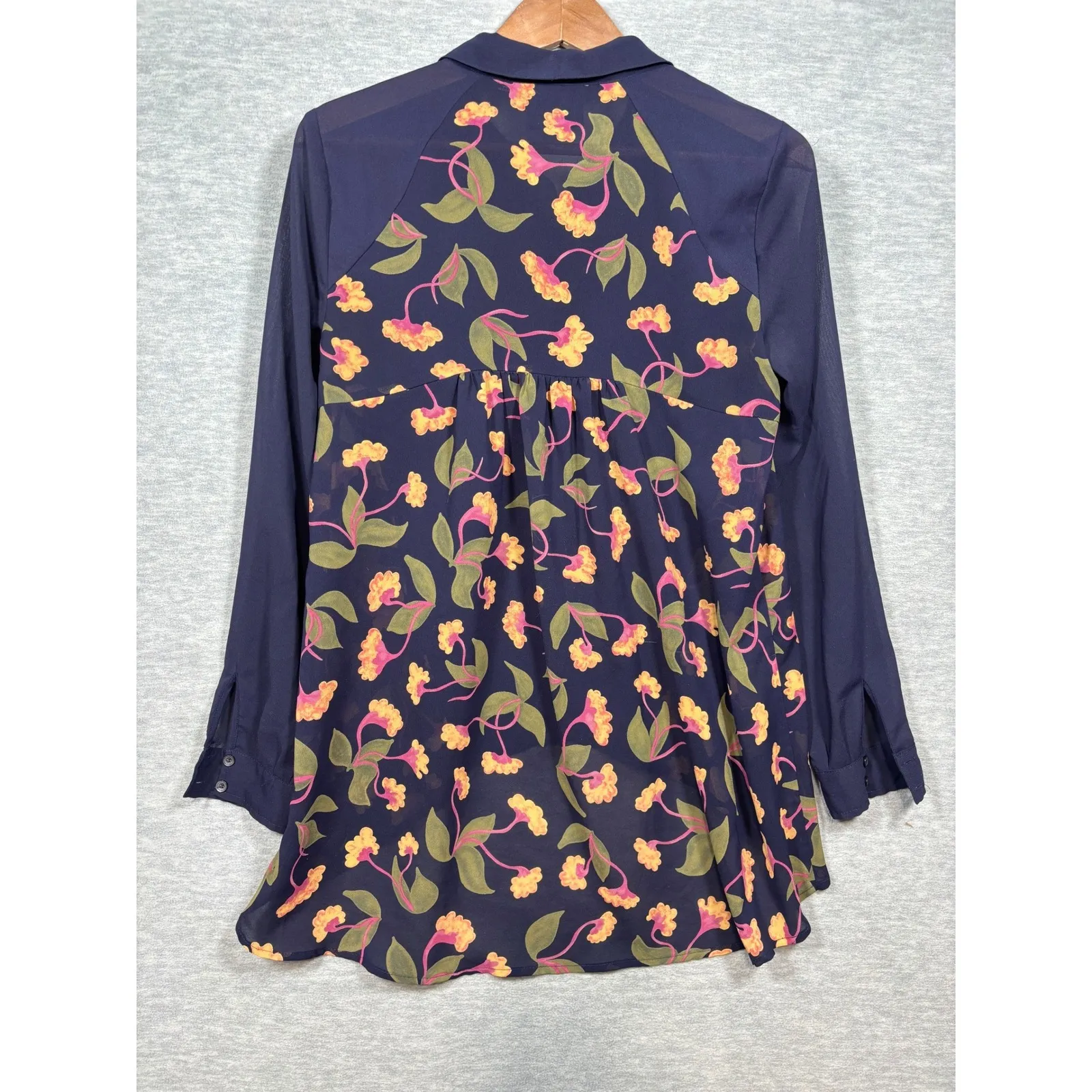 Maeve Anthropologie Navy Blue Floral Print Pleated Sheer Button Up Shirt Size 2 - Image 4