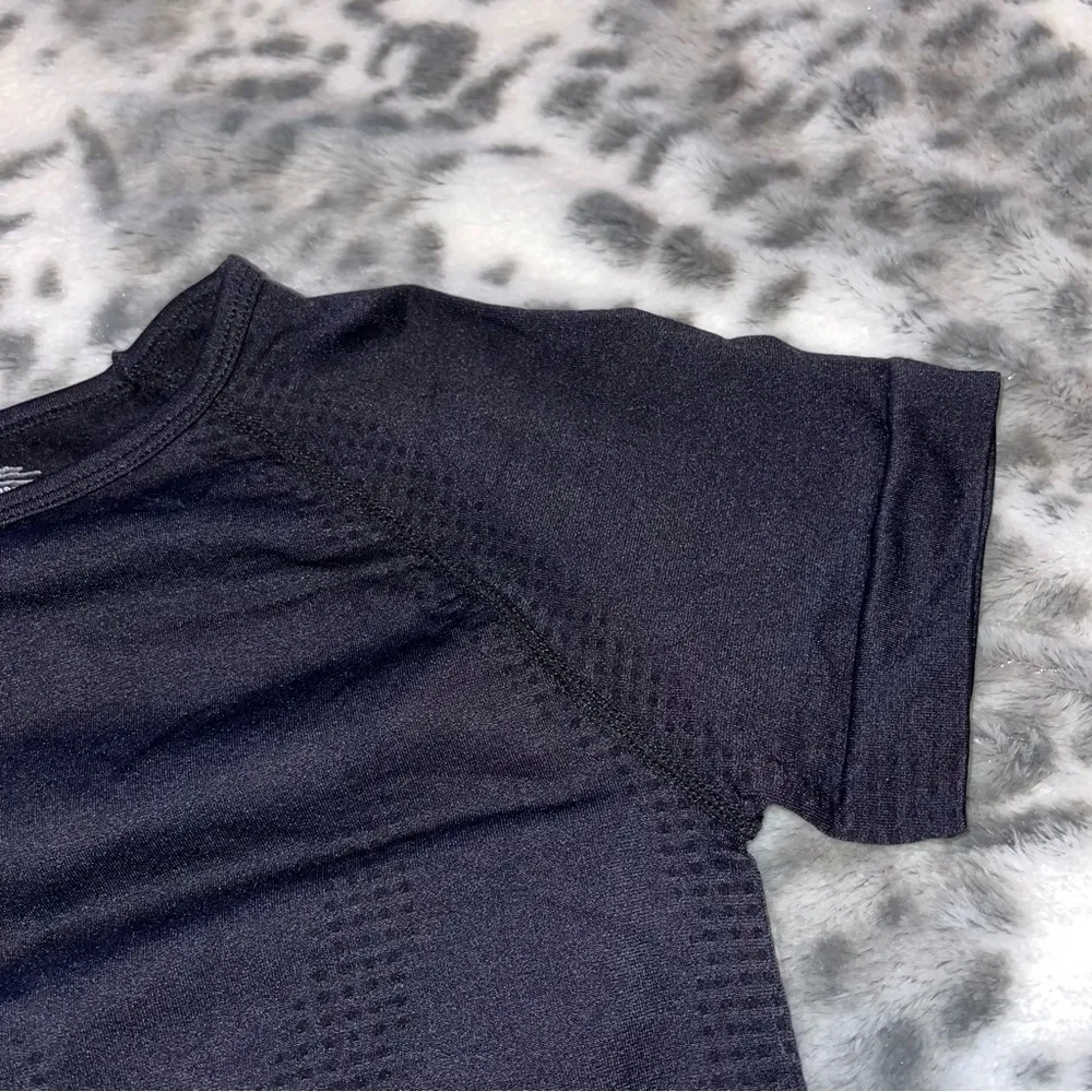 Under Armour Cropped Top - Image 2