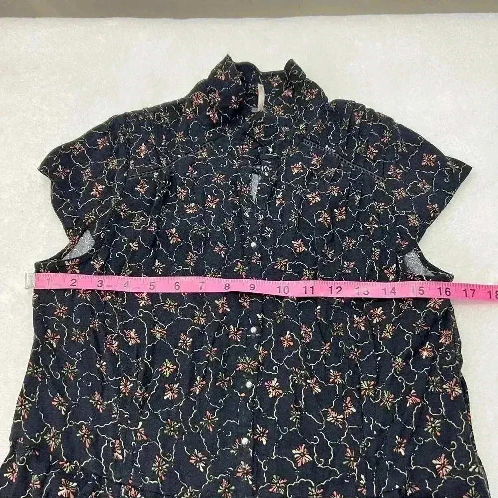 Free People Short sleeve Romper size s - Image 11