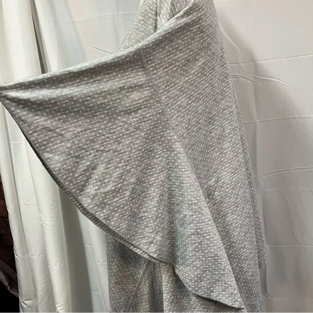 Cabi ATC Reversible Cape XS/S Gray White Travel Lounge wear cotton poncho Spring - Image 8