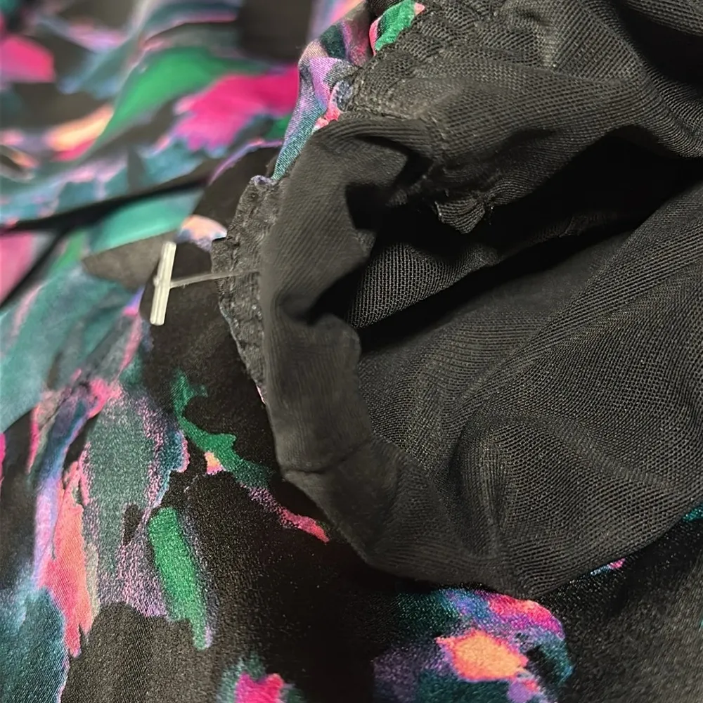 Soma Women’s Crinkle Satin Maxi Dress Size M Built in Bra pink teal bold NWOT - Image 10