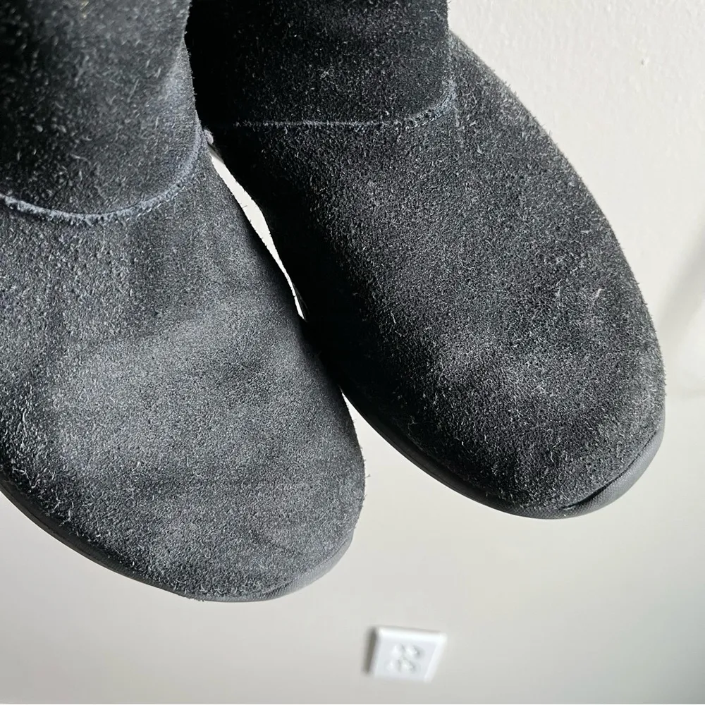 Skechers On The Go City 2 - Hibernate Womens Bootie Black Suede US Size 7.5 - Image 2