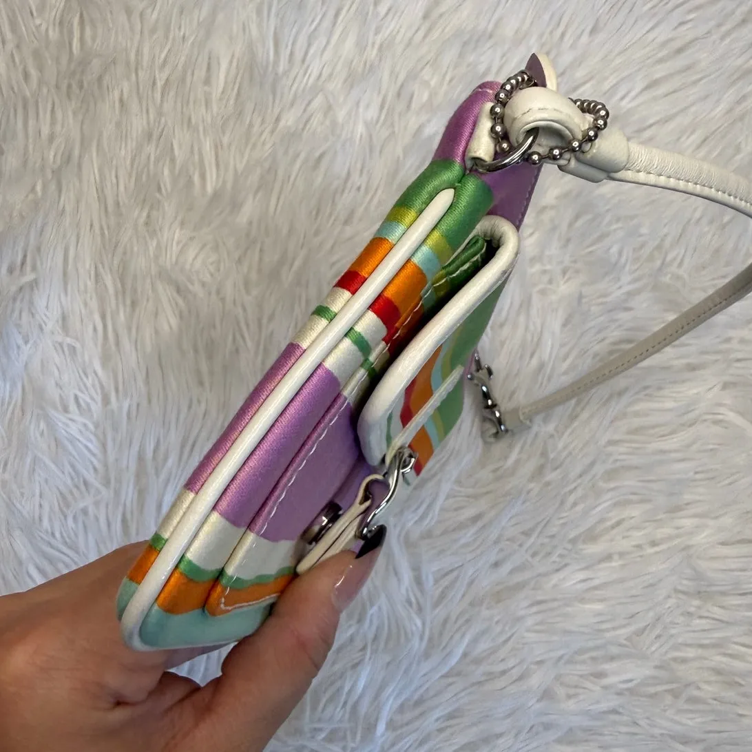 y2k COACH Hampton Stripped Wristlet - Image 6