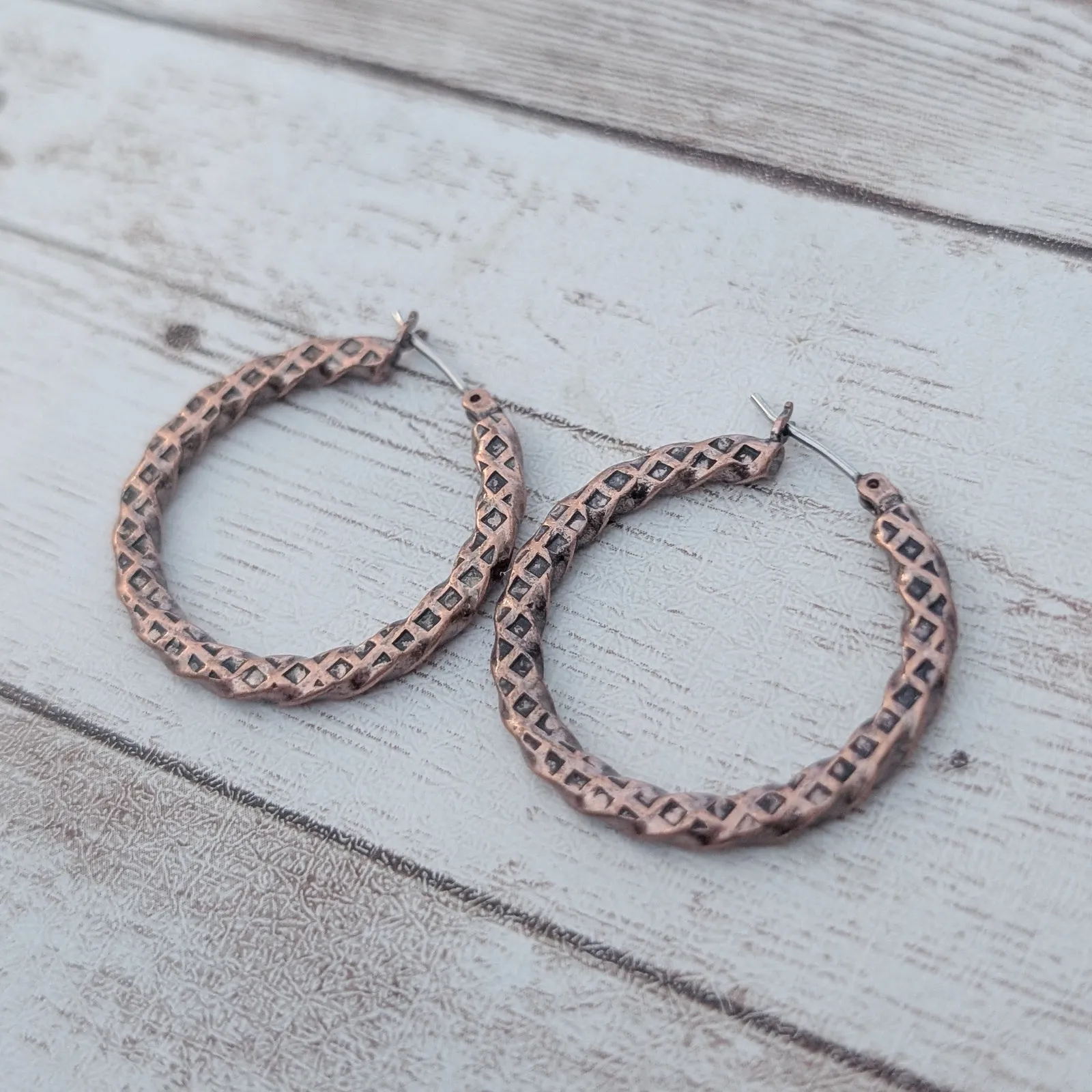 Vintage Earrings for Pierced Ears Copper Tone Patterned Hoops Stylish - Image 2