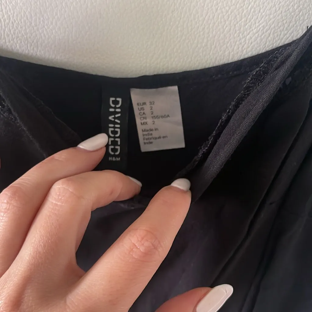 DIVIDED women size 2 Black romper with side pockets neckline trim lightweight - Image 4