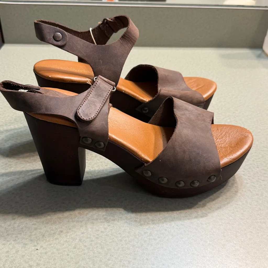 SOFIA MILANO Leather Chunky Heeled Sandals Size 9 Brown - Image 4