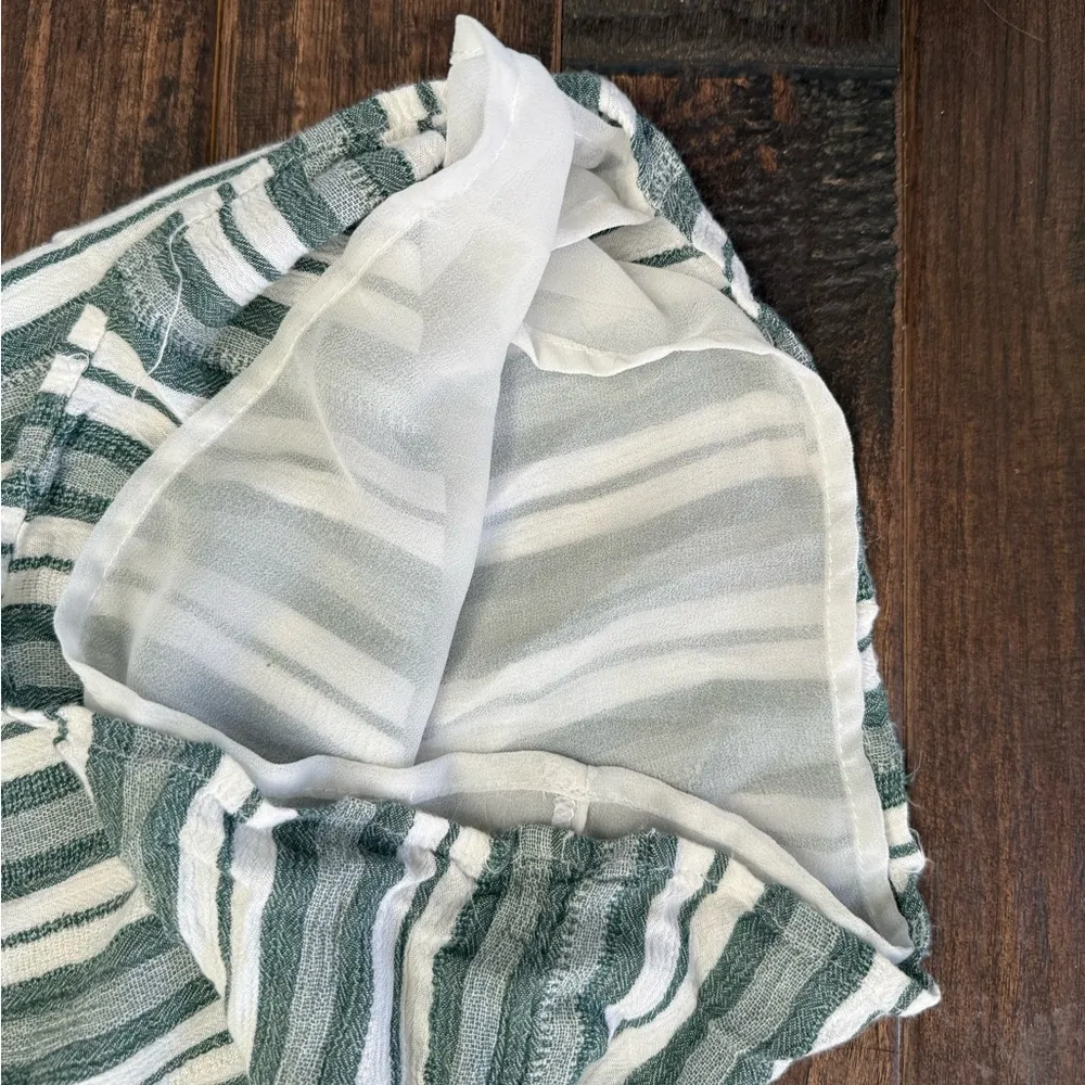 AE green stripe flowy Capri wide leg pants size medium - Image 3