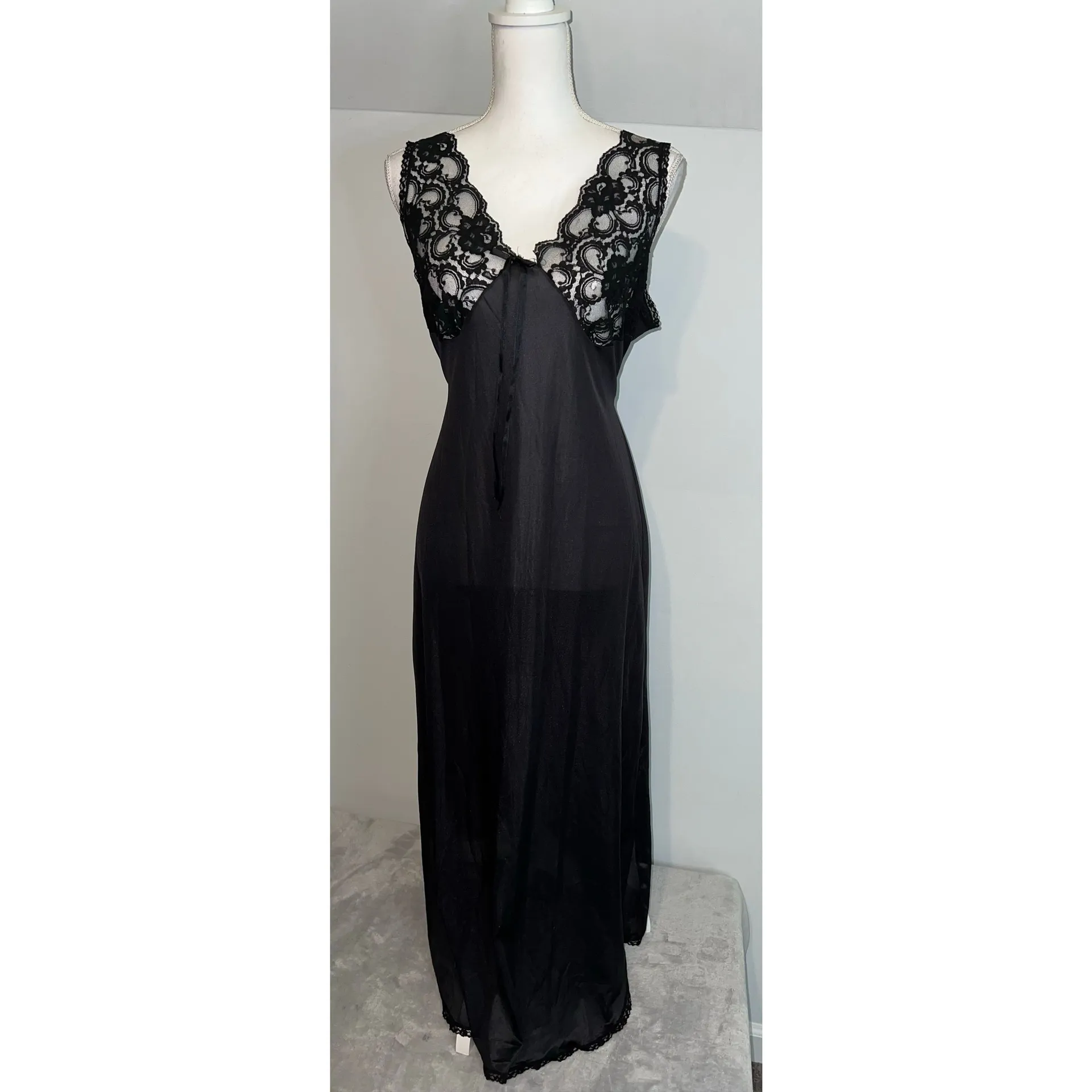 Old Hollywood Super dainty Vintage Black Nylon Maxi Gown. Sz large - Image 4