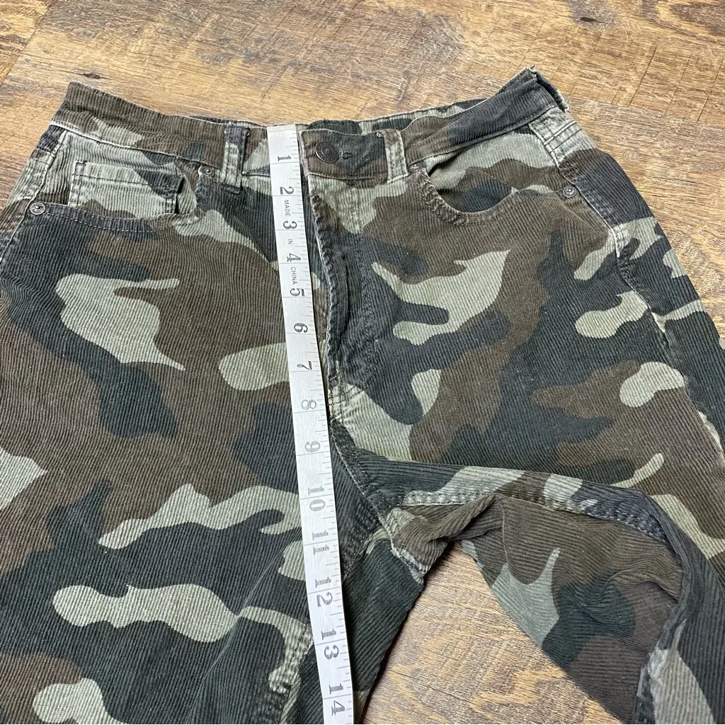 American Eagle Green Camo Corduroy Super Stretch Mom Jean Pants Womens Size 6 - Image 7