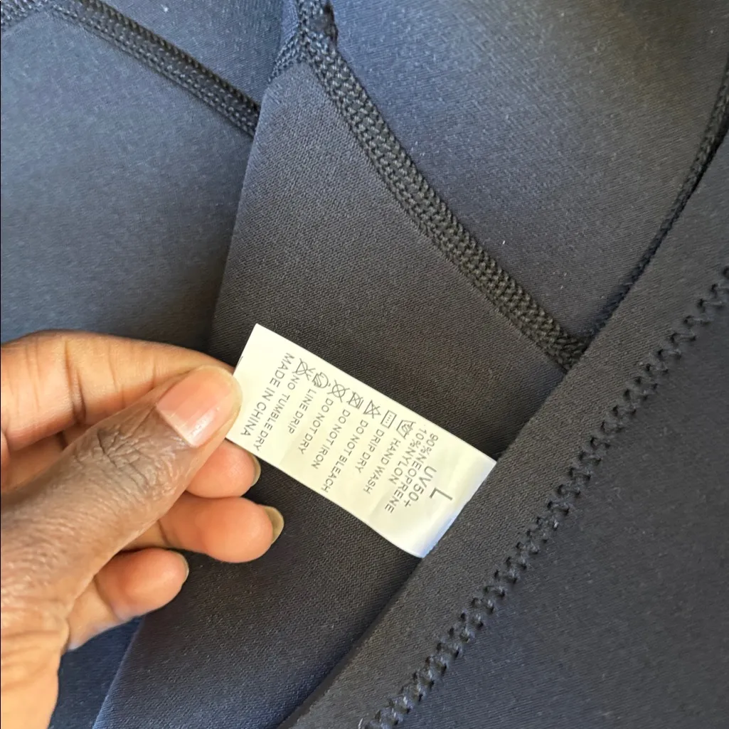 Layatone UV50+ Hooded Wetsuit SIZE L Black Size L - Image 4