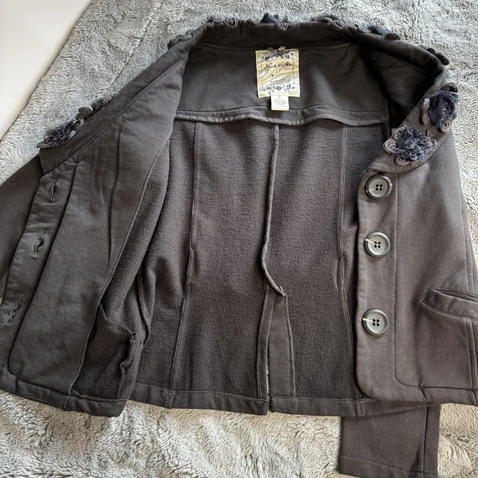 Nick & Mo Women's Sz S Buttoned Jacket Blazer Gray Flowered Appliqué Collar - Image 16