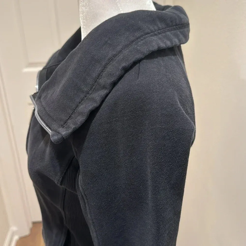 Lululemon black radiant jacket II womens 6 thumbholes full zip - Image 4
