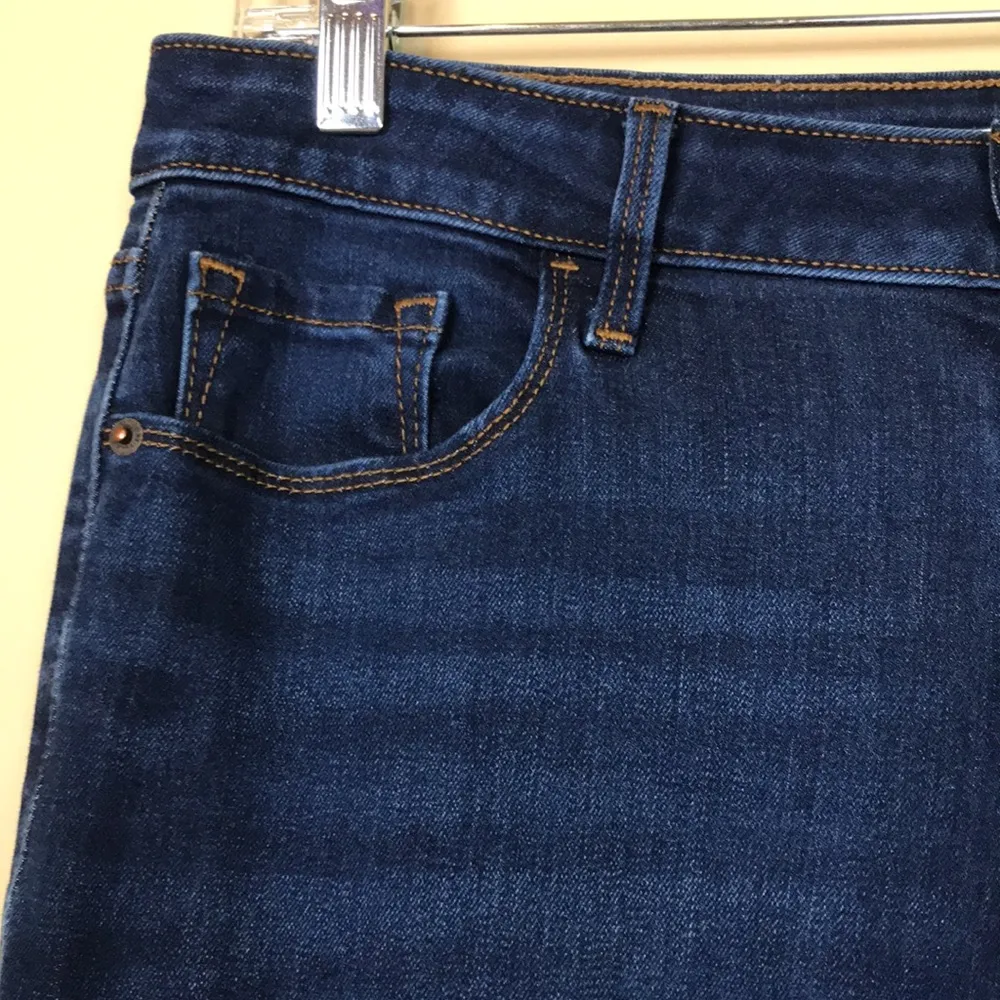 Old Navy Women’s Kicker Boot Cut Dark Wash Denim Jeans Sz 12 Short - Image 4