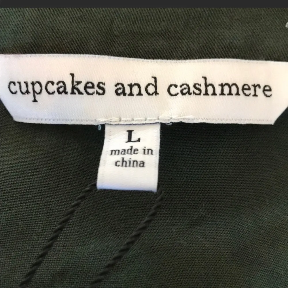 cupcakes and cashmere GOODWIN ROMPER IN ARMY - Image 7