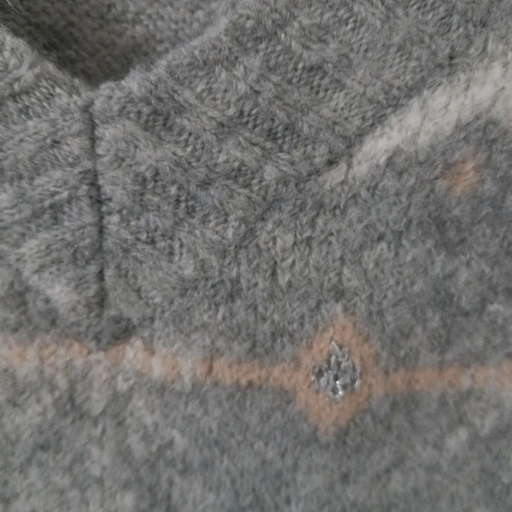 Lane Bryant 18/20 Soft V-'Neck Fair Isle Pullover Sweater in Gray White Peach - Image 6