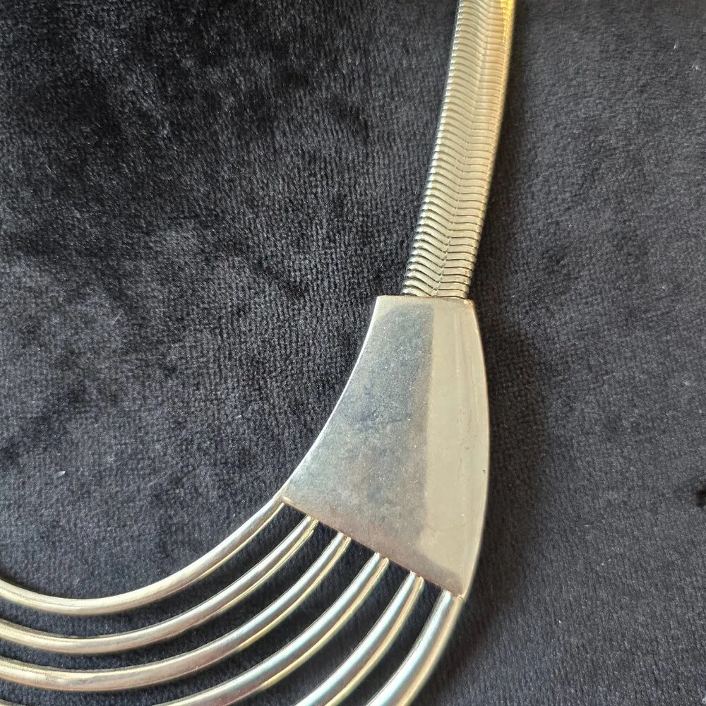 Vintage Womens Fashion Silver Tone Wormlink Choker Necklace with Lobster Clasp - Image 4