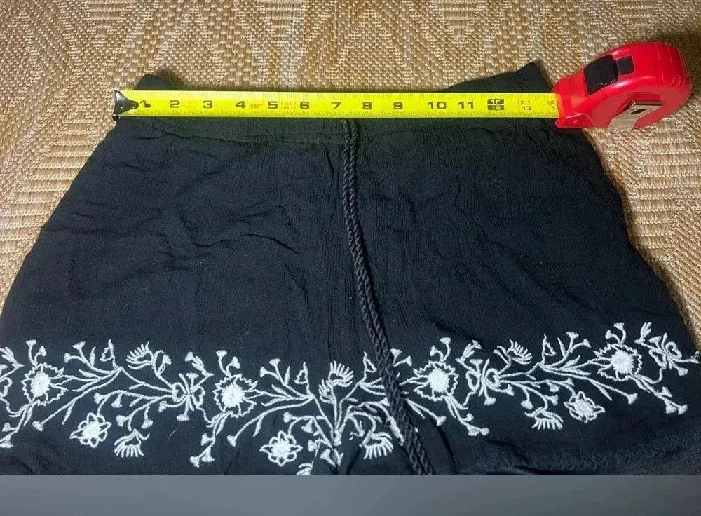 LA Hearts Pacsun Women's Black Shorts,White Embroidery,Lace Trim,Size M,Relaxed - Image 7
