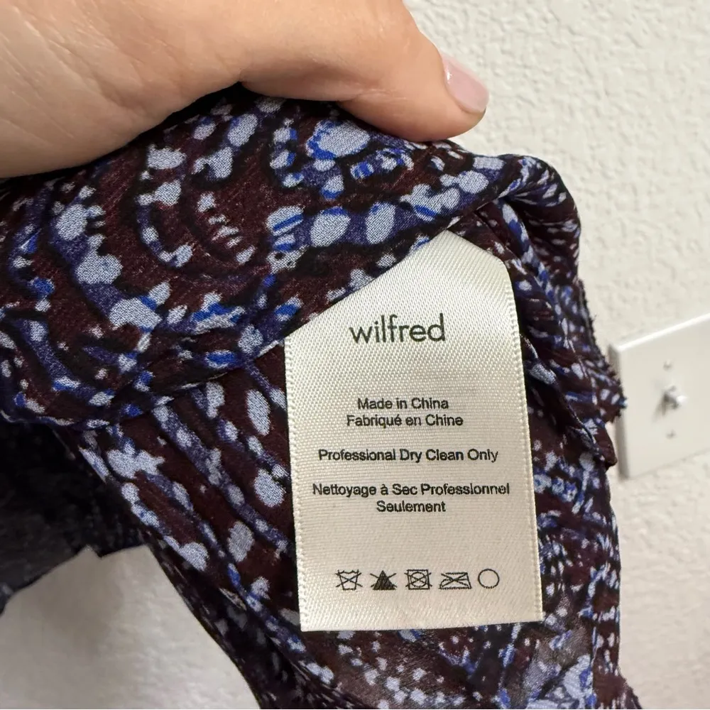 Artizia Wilfred Women's Purple Parrot Tie Neck Blouse EUC Size Large - Image 5