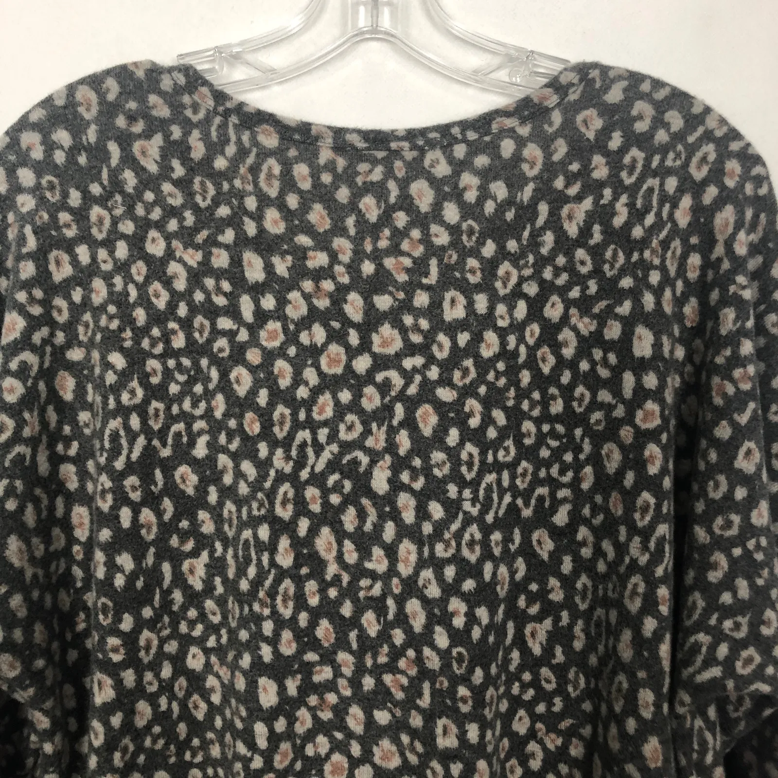 Free Kisses Animal Print Long Sleeve Sweater Size Large - Image 7