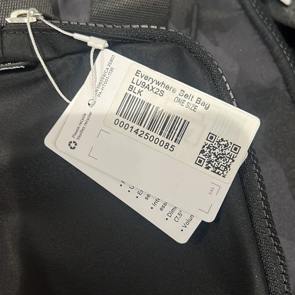 Lululemon Everywhere Belt Bag Fanny Pack  Black New trendy tick tock item - Image 8