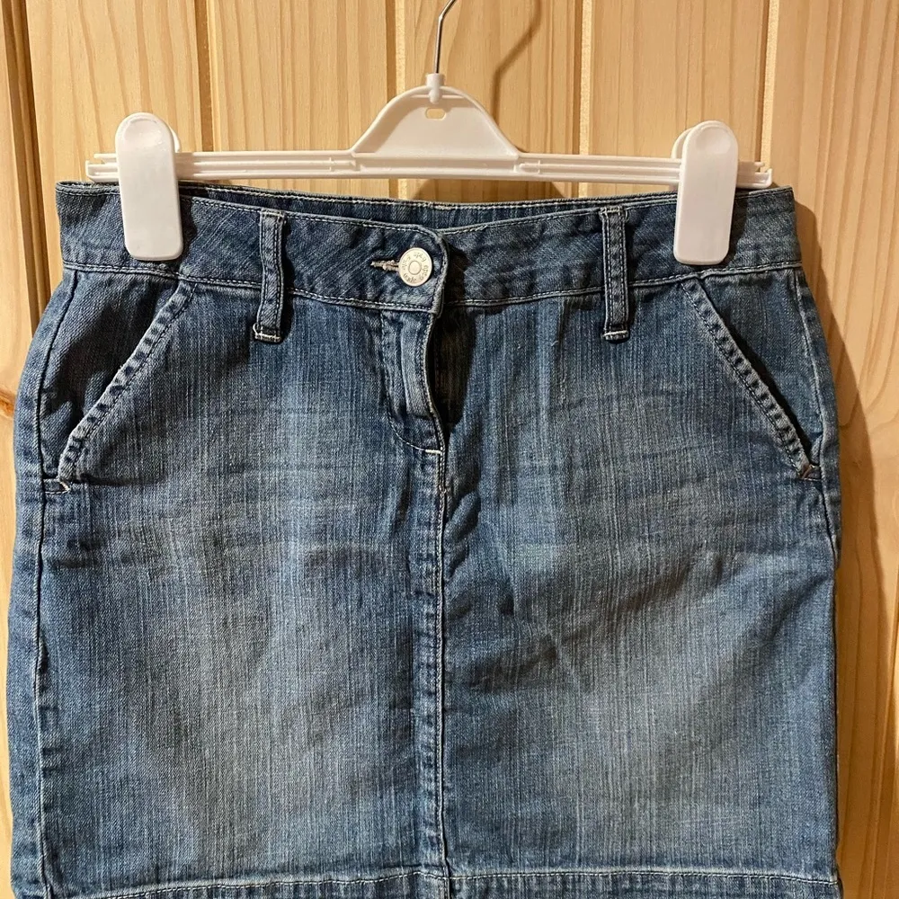 Apt 9 knee length denim skirt size 6 - Image 2