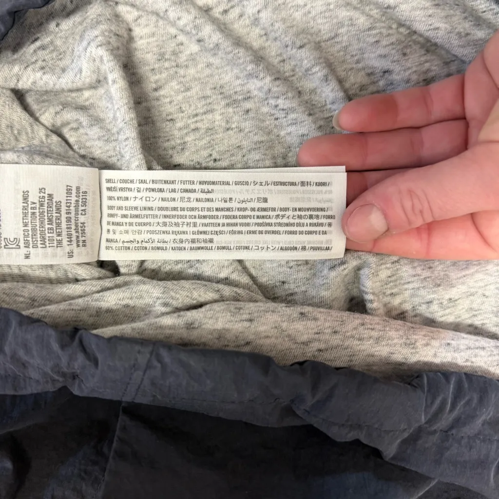 Abercrombie and Fitch Salmon and Navy Windbreaker Pullover lined Hoodie, Size XL - Image 4