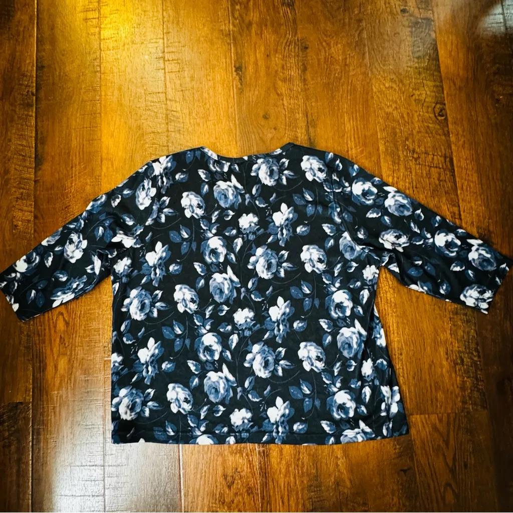 CATHY Petites blue floral three quarter length sleeve tip, size PXL, NWT - Image 4
