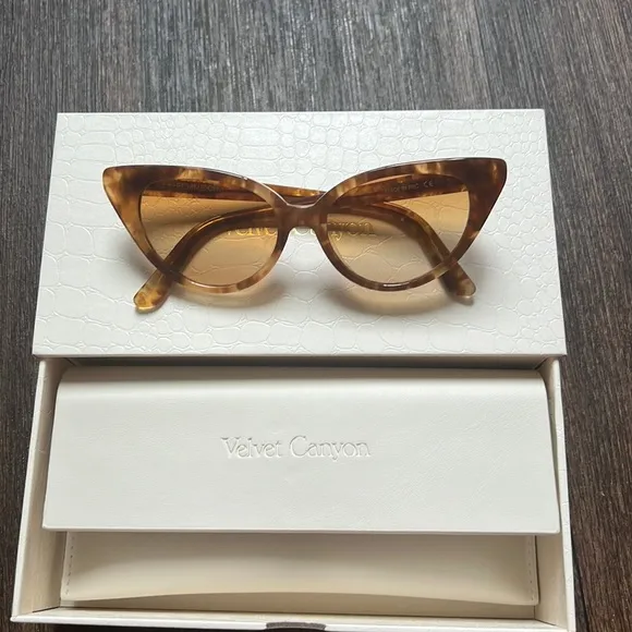 Velvet Canyon Femme Chat Glasses - Image 2