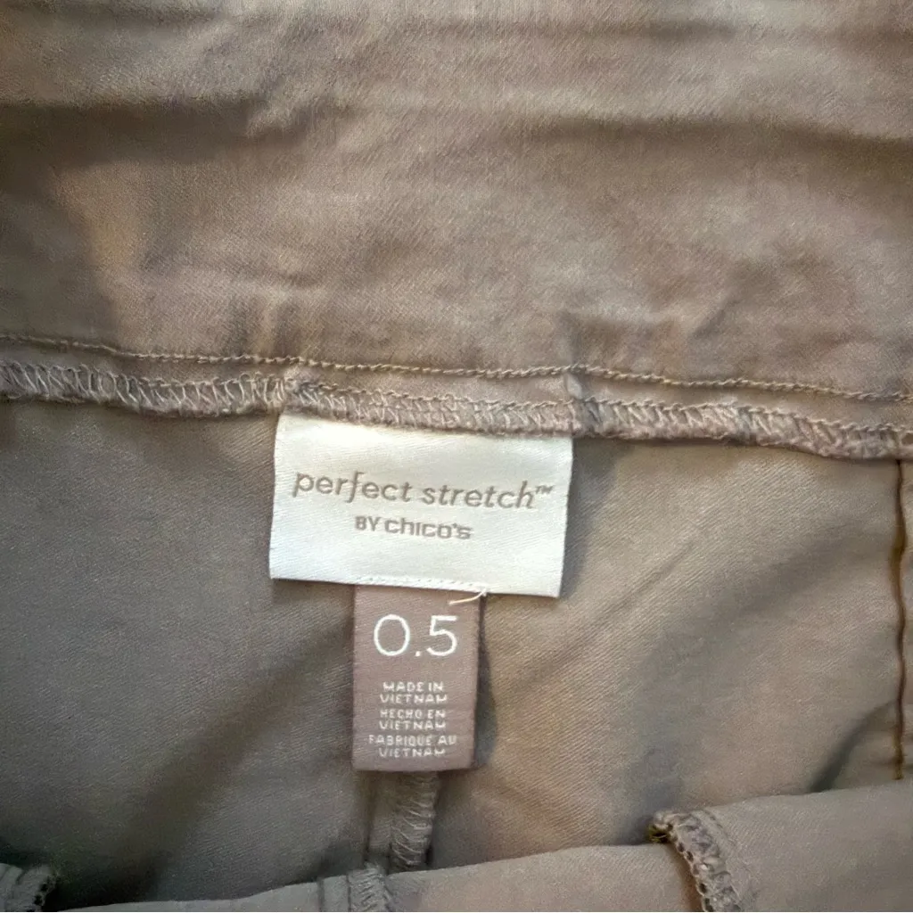 Chico’s Perfect Stretch Shorts Size 0.5 S/6 - Image 3