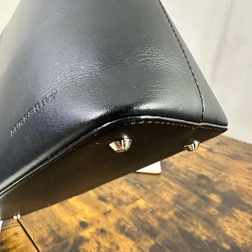 Burberry Vintage Black Leather Shoulder Bag - Image 16