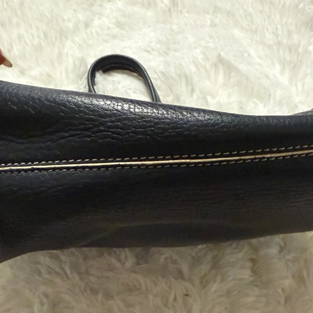 Elegant Leather Women's Bag - Image 4